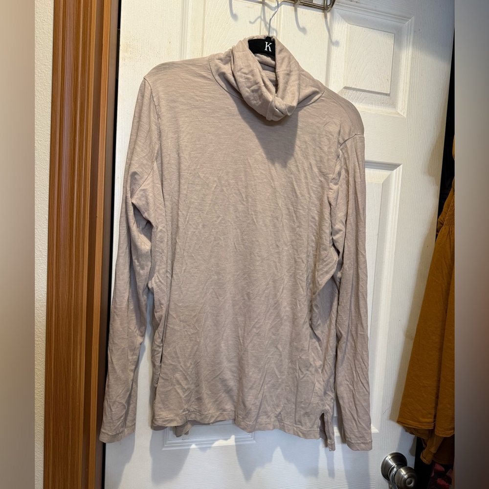 Madewell lightweight turtleneck with split hem